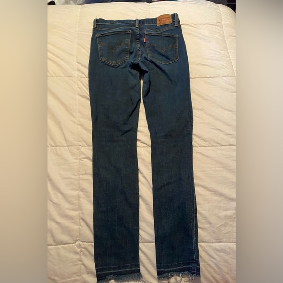 Dark Blue Levi Skinny Jeans​ - Picture 2 of 3